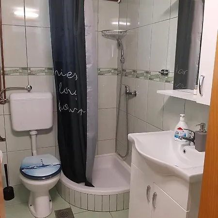 Maya Biograd Na Moru